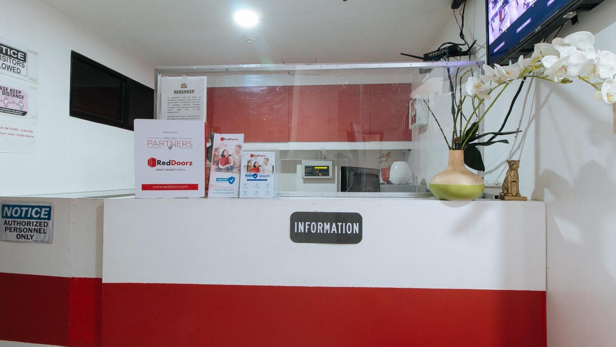 Reddoorz At Dbuilders Rooms Bangkal Makati Makati City Luaran gambar