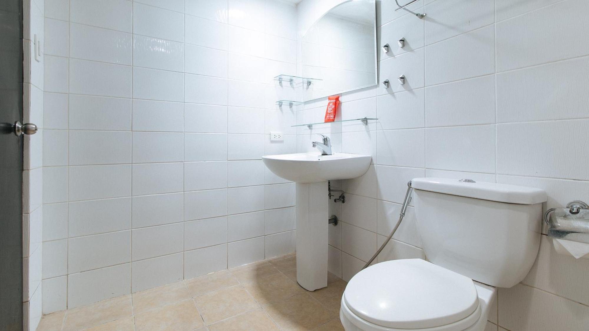 Reddoorz At Dbuilders Rooms Bangkal Makati Makati City Luaran gambar
